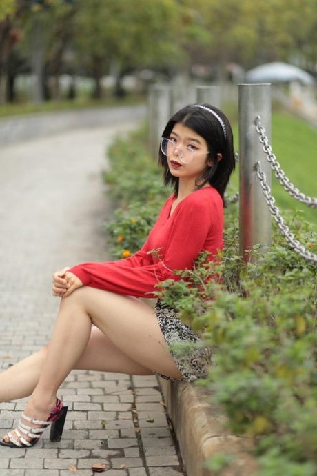 Aku Terpengruh Nafsu Nikmat Tukang Pijit Yang Semok