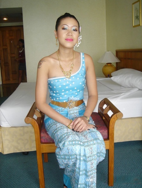 Bercinta Dengan Istri Tetangga Pengantin Baru