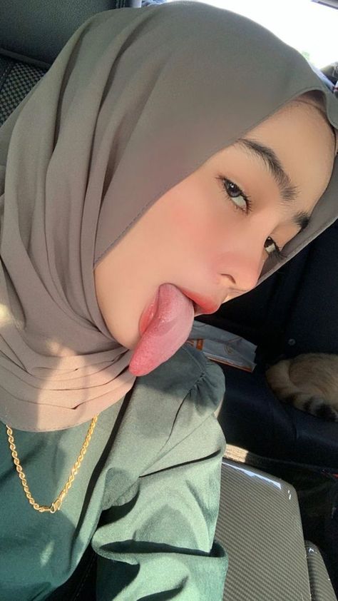 Bermain Toket Wanita Berjilbab