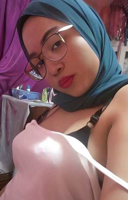Di Balik Jilbab Anafia