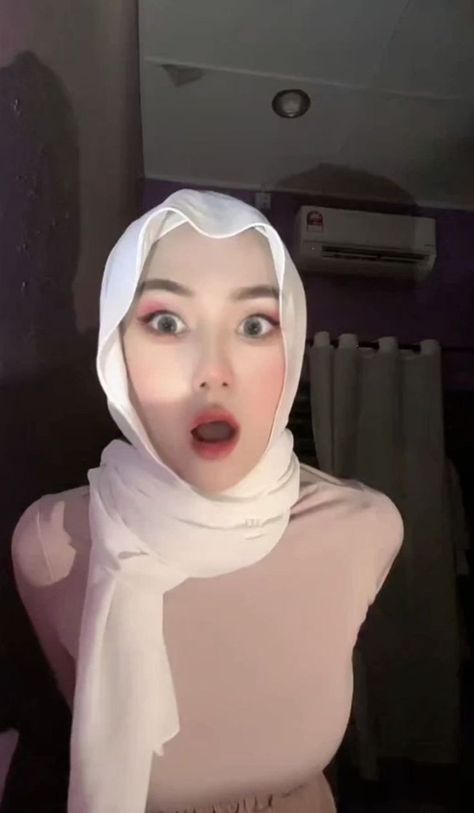 Ganasnya Goyangan Gadis Alim