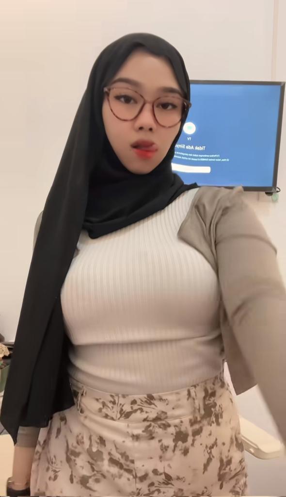 Guru Mesum Mengajakku Selingkuh Dirumah