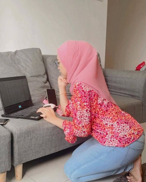 Ibu Pacarku Yang Alim Ternyata Suka Brondong