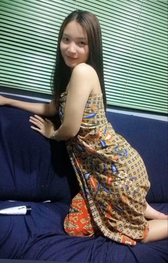 ibu Rina, Teman Baik Istriku Yang Menggairahkan