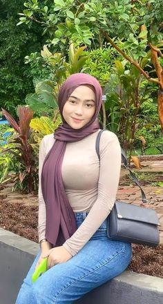 Ibu Sekdes Yang Cantik