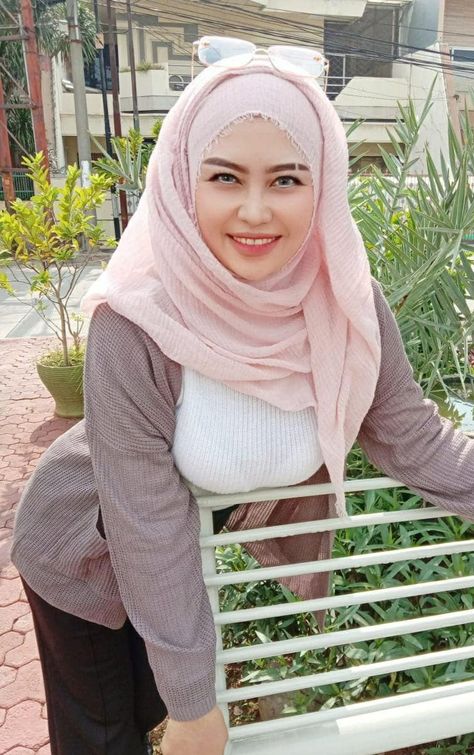 Mendapatkan Pelajaran Seks Dari Nyai Pesantren