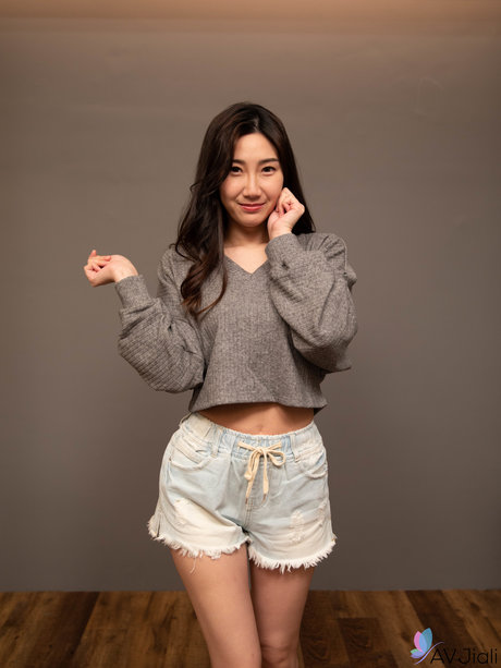 Menikmati Memek Frida Yang Nikmat