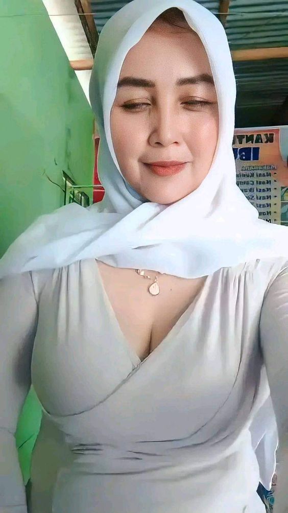 ML Di Toilet Dengan Guru PNS Cantik Berjilbab